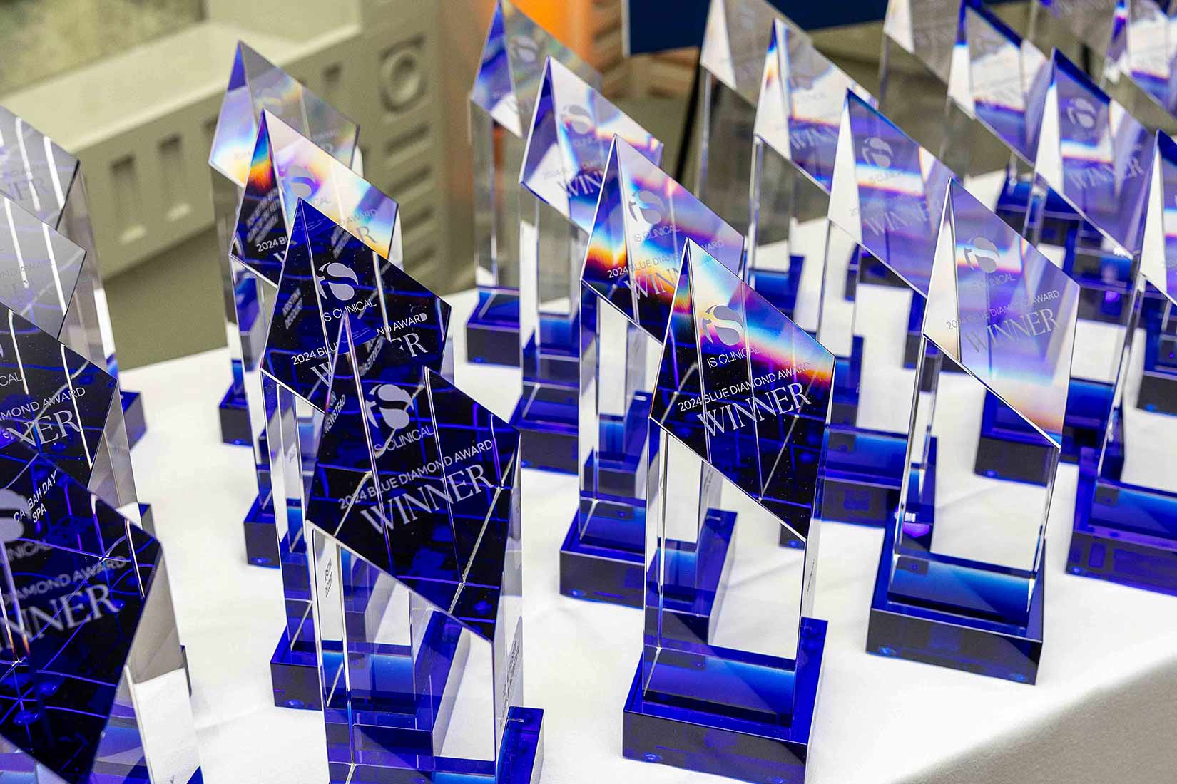 ΤΑΤΟΪ Club Spa Honoured with the iS CLINICAL Blue Diamond Award | Tatoi Club